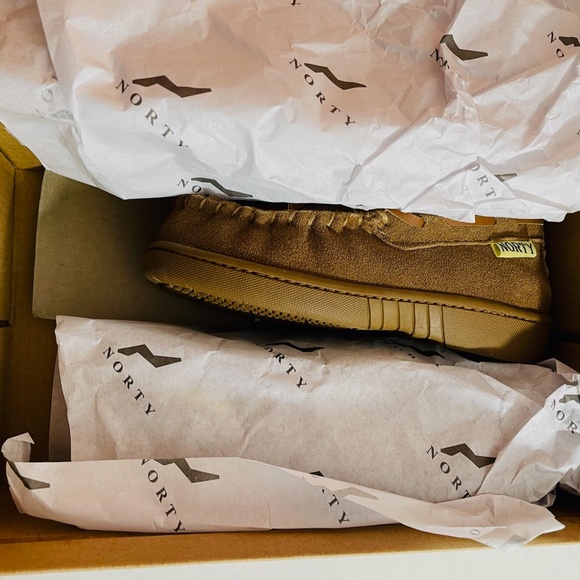 Little Boy Norty Suede Moccasin Slippers  Size 11 NIB - Picture 5 of 7